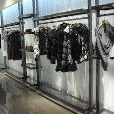 專業(yè)品質(zhì)，匠心制造——東莞市東城浚朗工藝制品廠，一站式鞋帽零售展示解決方案專家